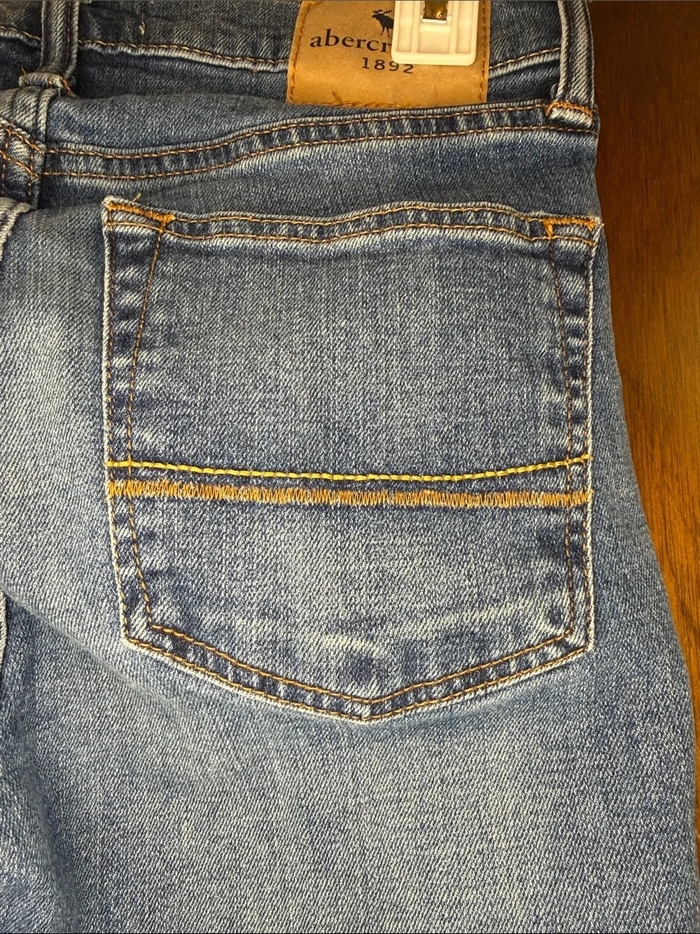 Abercrombie & Fitch Men’s Medium Wash Straight Jeans